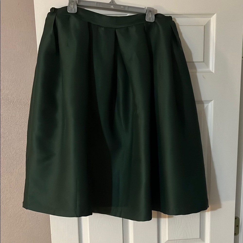 Green Knee-Length A-Line Pleated Skirt
